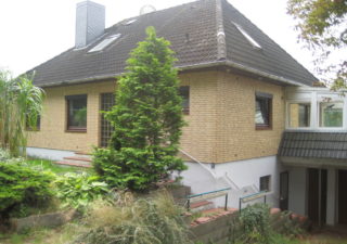 Hier können Sie Ihre Ideen verwirklichen!  Großzügiges Einfamilienhaus mit Einliegerwohnung und riesigem Garten
