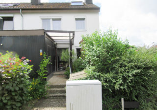 Schönes, geräumiges Endreihenhaus  mit Balkon und Garage in sonniger Lage
