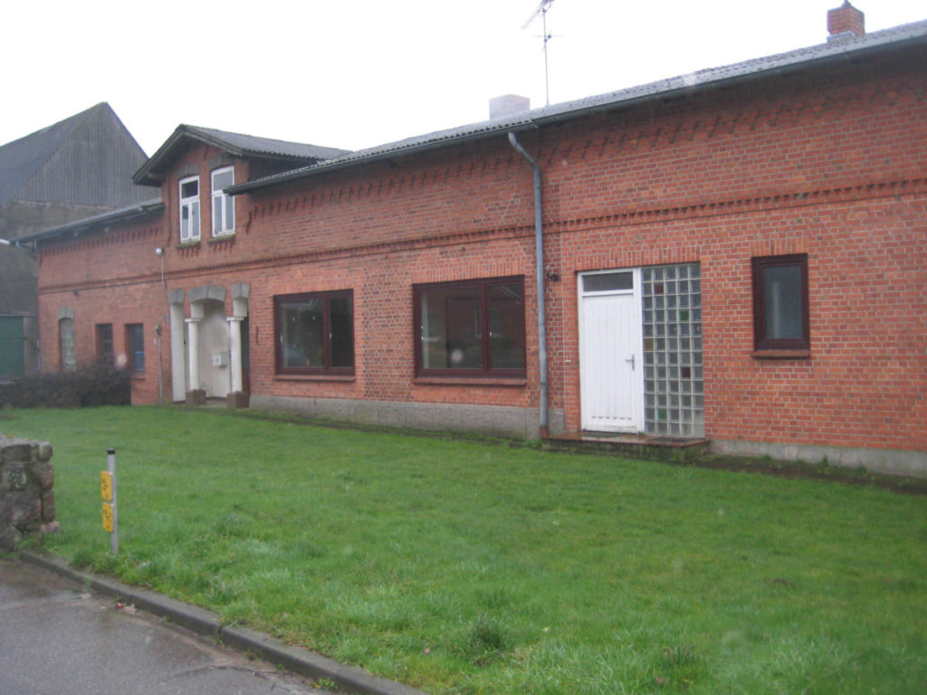 Für Handwerker! Modernisierungsbedürftiger Resthof mit Stallgebäuden und Weidefläche ideal für Tier- bzw. Pferdehaltung Für Handwerker! Modernisierungsbedürftiger Resthof mit Stallgebäuden und Weidefläche ideal für Tier- bzw. Pferdehaltung