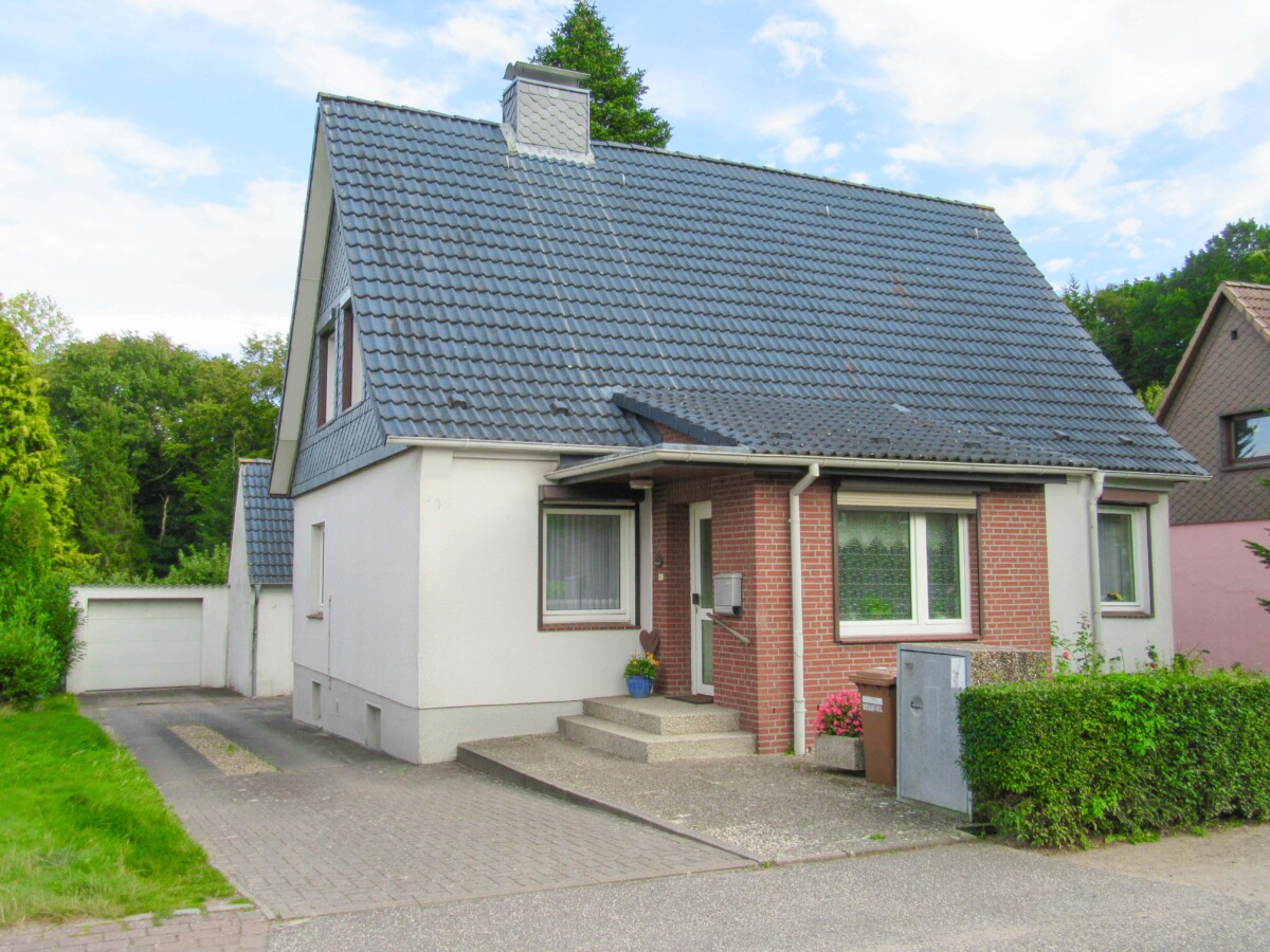 Einfamilienhaus in bevorzugter Kieler Randlage mit wundervollem, großen Gartengrundstück