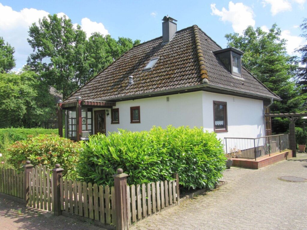 Schönes Einfamilienhaus mit wundervollem Garten, 10 Minuten von der Ostsee entfernt Schönes Einfamilienhaus mit wundervollem Garten, 10 Minuten von der Ostsee entfernt