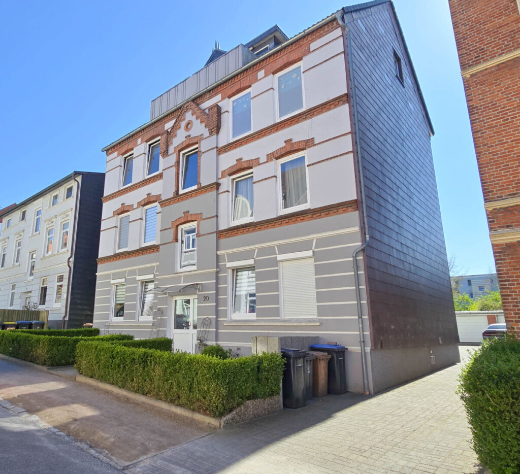 Perfekte Kapitalanlage!  Top-Mehrfamilienhaus mit 5 Wohnungen und Garagen in bevorzugter Lage